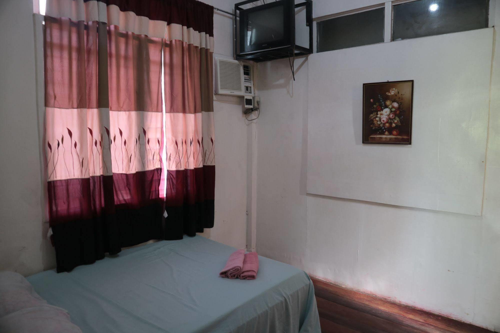 Newport Oak Pension Inn Tagbilaran Eksteriør bilde