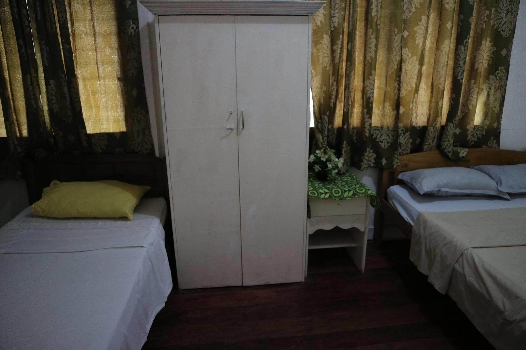 Newport Oak Pension Inn Tagbilaran Eksteriør bilde