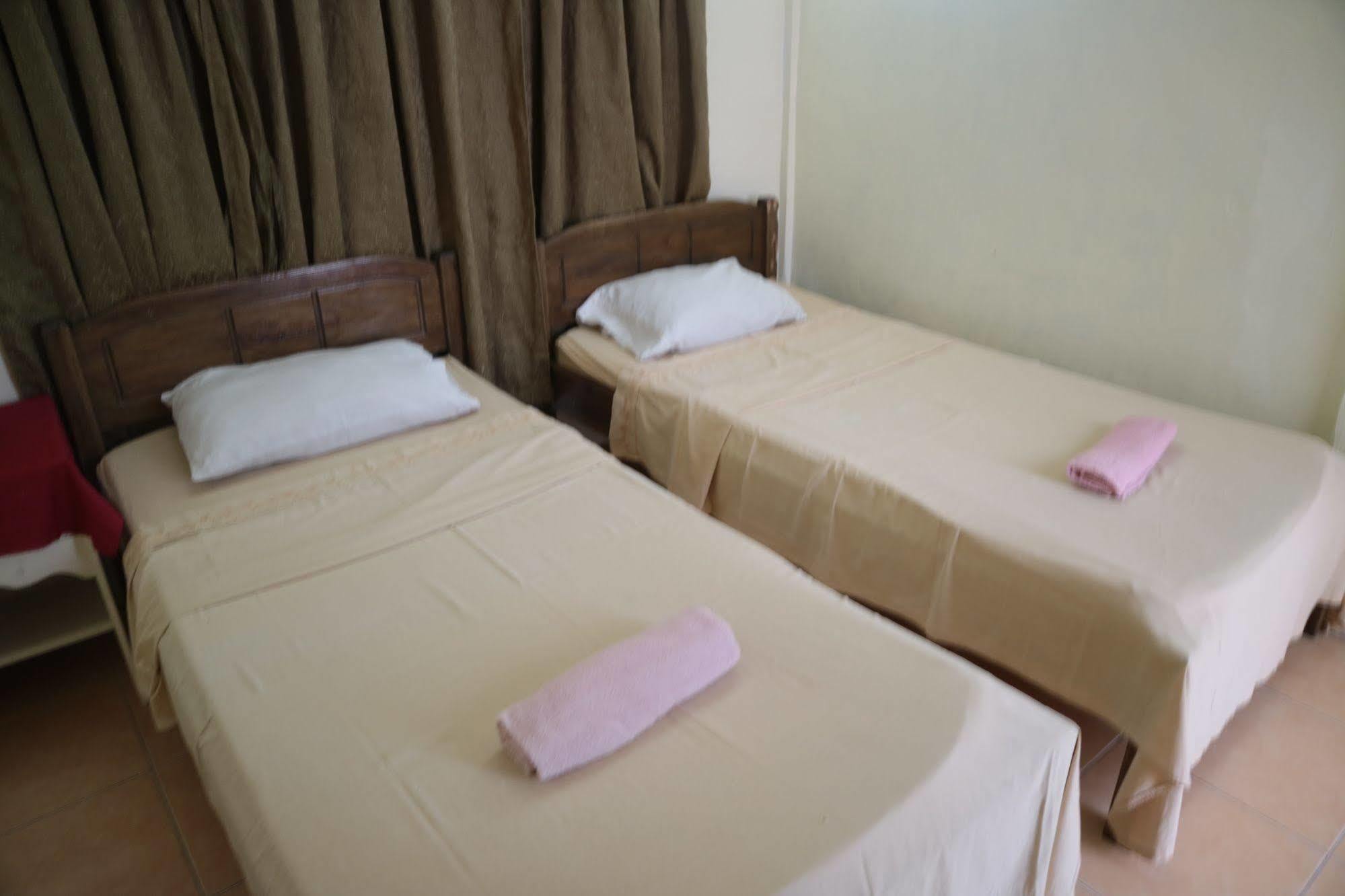 Newport Oak Pension Inn Tagbilaran Eksteriør bilde
